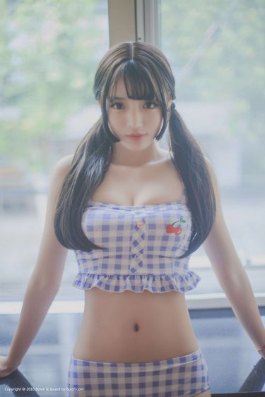 大乳美女喂奶三级